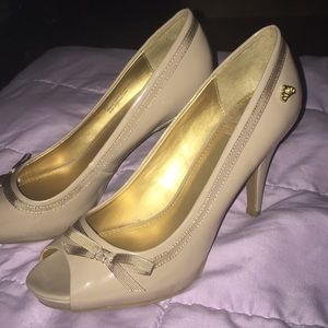 Fergalicious size 8 women’s taupe heels